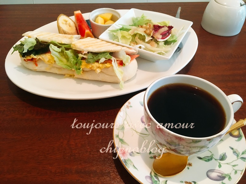 長居できるカフェでまったりとした午後 塩キャラメルミニパフェ 松山井門 三日月とカフェ Chip No Blog