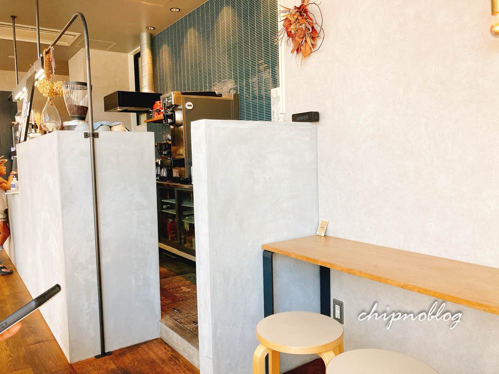 滋賀にあるカフェ「MERCI CAKE」の店内